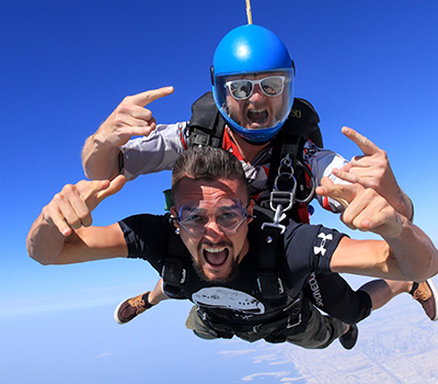 Salto de Paraquedas em Abu Dhabi